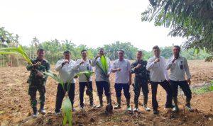 Lapas Tebing Tinggi Gandeng Stakeholder Tanam Pohon Kelapa