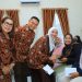 Akseptor MOW menerima biaya pengganti tidak bekerja yang diserahkan istri bupati, dr. Dhona Sihotang.