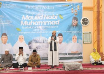 Al Ustadz Prof. Muhammad Syukri Albani Nasution, memberikan ceramah pada Peringatan Maulid Nabi Muhammad SAW 1446 H yang digelar Pemkab Labura. 