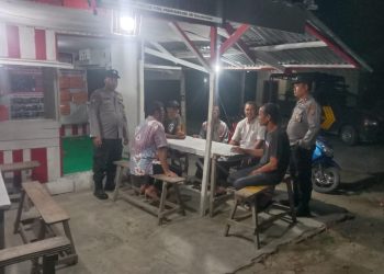 Personel Polres Tanjungbalai Ajak Warga Aktifkan Siskamling