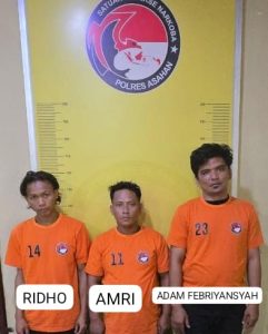 Ketiga tersangka yang membawa 18 kg sabu.