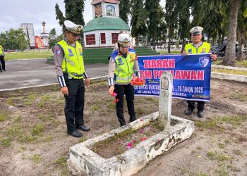 Hari Lalu Lintas Bhayangkara ke 70, Sat Lantas Polres Pematangsianțar Ziarah Taman Makam Pahlawan