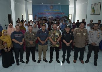 Wabup Asahan Serahkan Kartu BPJS Gratis dan KIP di 4 Kecamatan