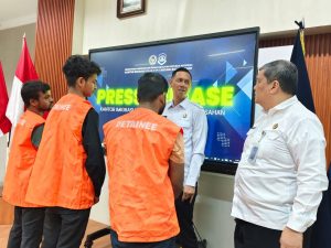 Pihak imigrasi memberikan keterangan pers terkait 3 warga Bangladesh. 