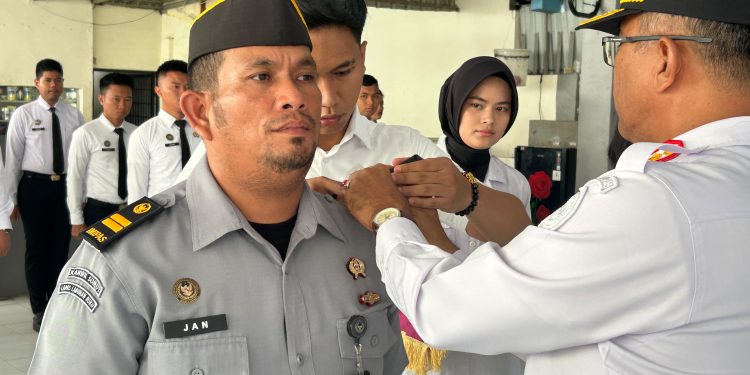 Dua Pegawai Lapas Labuhan Ruku Naik Pangkat