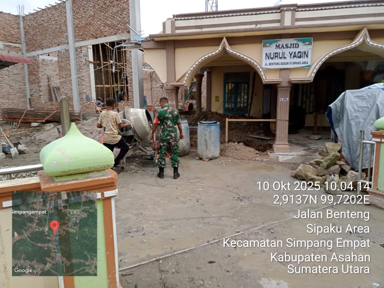 Babinsa Koramil 11/Simpang Empat Gelar Gotong Royong Bangun Masjid Nurul Yaqin