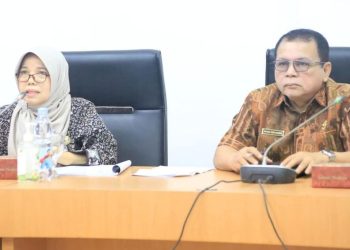 Sekretaris Daerah Kabupaten Labuhanbatu Ir Hasan Heri Rambe (kanan) dan Sekretaris Dinas Pertanian Labuhanbatu Lidyawati Harahap SPSi MAP. (kiri).