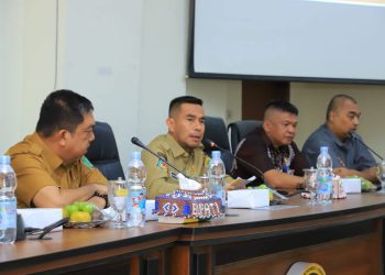 Samsul Tanjung (nomor dua dari kiri) membuka Konsultasi Publik II RDTR Kawasan Perkotaan Aek Kanopan, Gunting Saga, Damuli. 