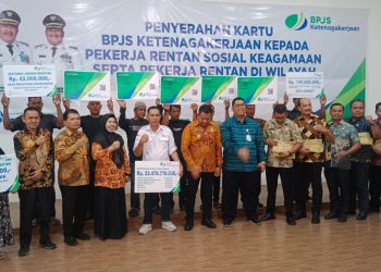 Wakil Bupati Asahan Serahkan 4.900 kartu Pekerja Rentan Dari BPJS Ketenagakerjaan