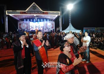 Bupati Batubara Ikuti Tradisi Mengulosi di PSBD VI Asahan
