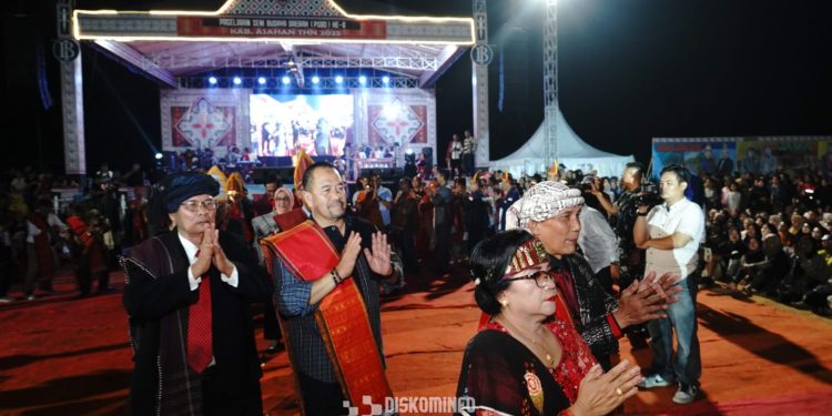 Bupati Batubara Ikuti Tradisi Mengulosi di PSBD VI Asahan