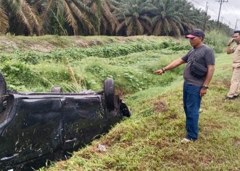 Kijang Innova Terbalik di Jalinsum Asahan-Batubara