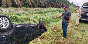 Kijang Innova Terbalik di Jalinsum Asahan-Batubara