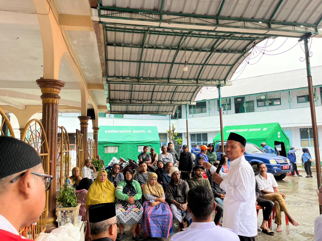 Wali Kota Tanjungbalai Beri Bantuan Kepada Korban Kebakaran di Kelurahan Pantai Burung