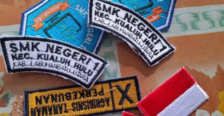 Praktik Jual Beli Atribut di SMKN 1 Kuluh Hulu Diduga Sebagai Ladang Bisnis