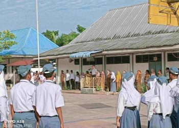 Kalapas Labuhan Ruku Jadi Pembina Upacara di SMA Negeri 1 Talawi