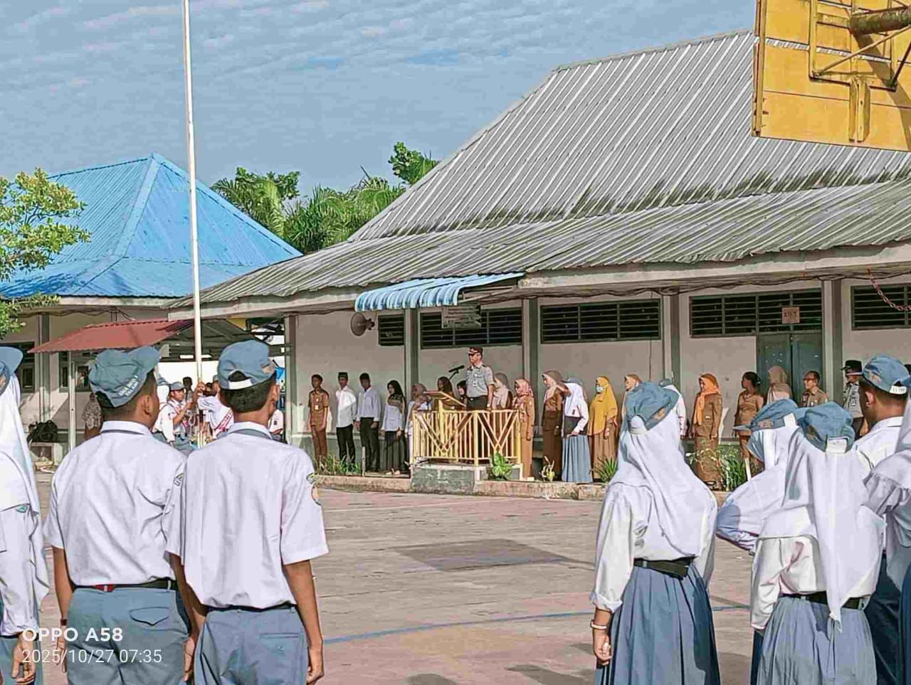 Kalapas Labuhan Ruku Jadi Pembina Upacara di SMA Negeri 1 Talawi