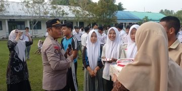 Humas Polres Tanjungbalai Rayakan HUT ke-74 di SMK 5 Tanjungbalai