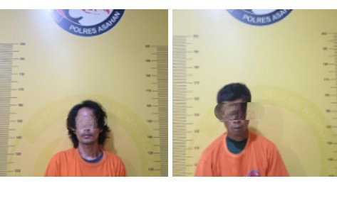 Kedua tersangka saat di kantor polisi.
