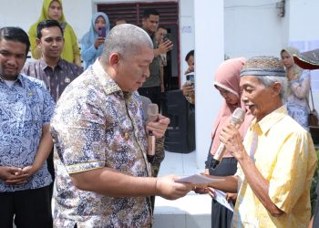 Bupati Asahan Serahkan BPJS Kesehatan Gratis dan KIP Kepada Masyarakat di 4 Kecamatan