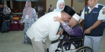 Wakil Bupati Asahan Sambut Kedatangan Jamaah Haji Kloter 15 di Embarkasi Medan