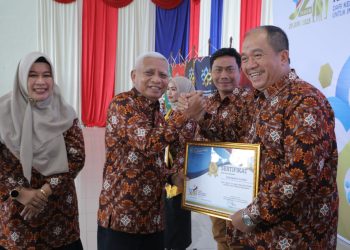 Bupati Asahan Terima Penghargaan di Puncak Harganas ke-32 Sumut