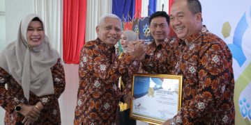 Bupati Asahan Terima Penghargaan di Puncak Harganas ke-32 Sumut