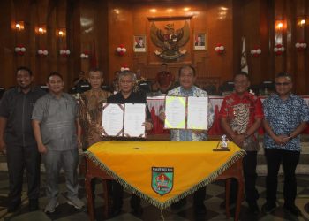Bupati Asahan Hadiri Rapat Paripurna DPRD untuk Penandatanganan Nota Kesepakatan APBD 2025