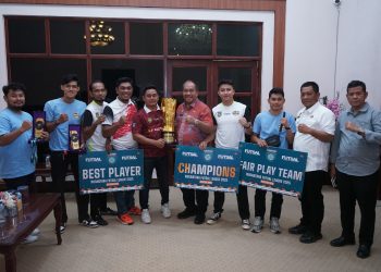 Bupati Asahan Serahkan Penghargaan Insan Olahraga Berprestasi PON Aceh-Sumut 2024