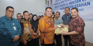 Sebanyak 4.900 Pekerja Rentan di Asahan Terima Kartu BPJS Ketenagakerjaan