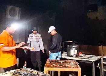 Personel Polres Tanjungbalai Amankan Lokasi Kebakaran Ruko Bale Coffee & Fitness