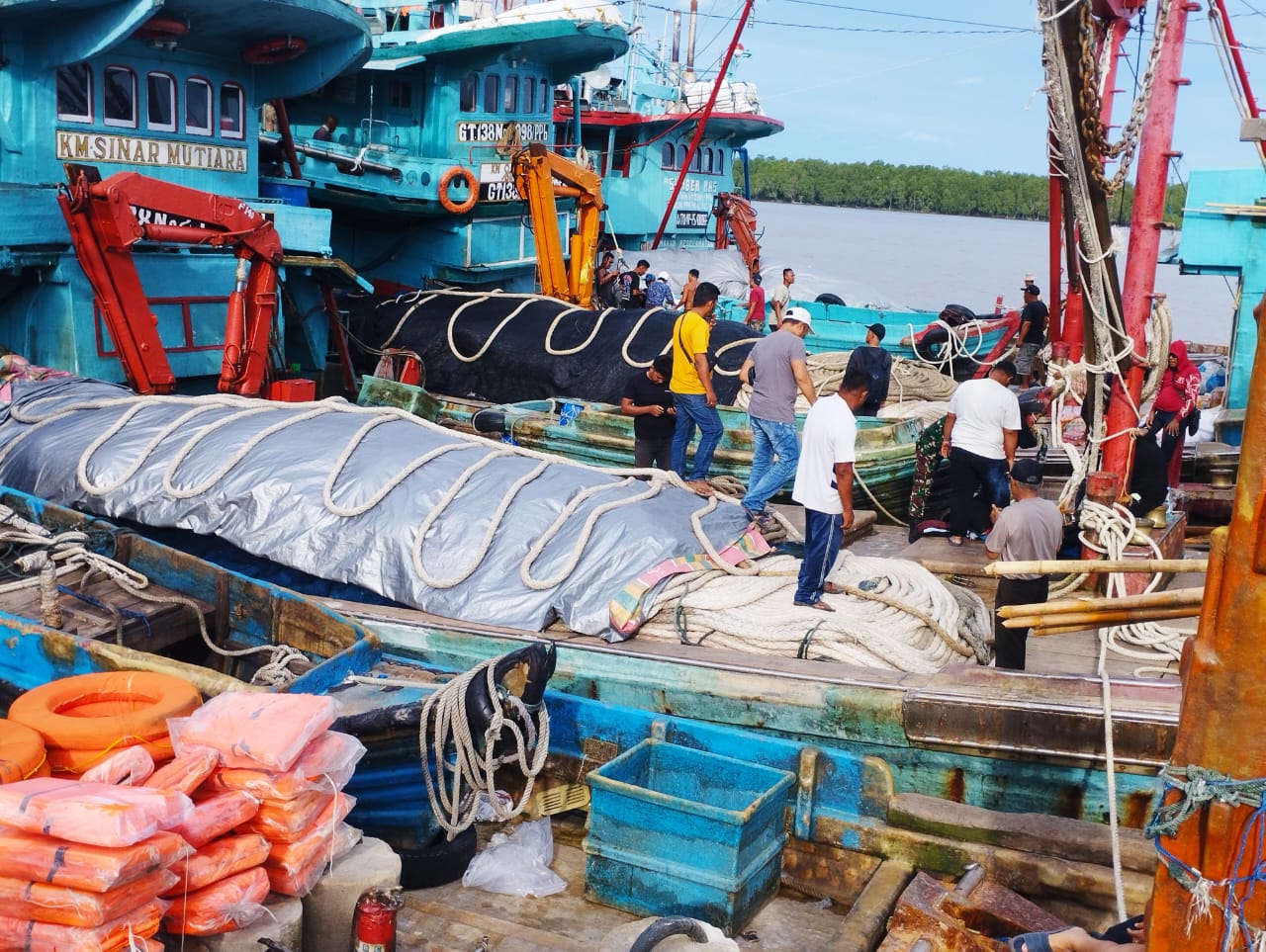 POM Lanal TNI TBA Periksa ABK Kapal Nelayan Sebelum Berlayar
