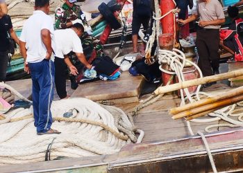 POM Lanal TNI TBA Periksa ABK Kapal Nelayan Sebelum  Berlayar