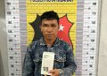 Tersangka saat di kantor polisi.