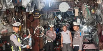 Personel Sat Lantas Polres Tanjungbalai Sasar Bengkel Motor Saat Operasi Zebra Toba 2025
