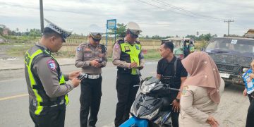 Personel Satlantas Polres Asahan Gelar Penyuluhan pada Ops Zebra Toba 2025
