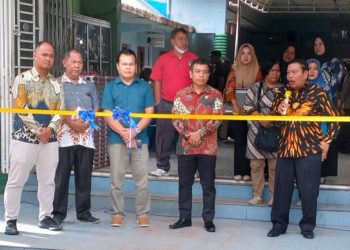 Kepala Sekolah SMKN 1 Rantau Utara saat memberikan sambutannya pada acara Bakpia. 