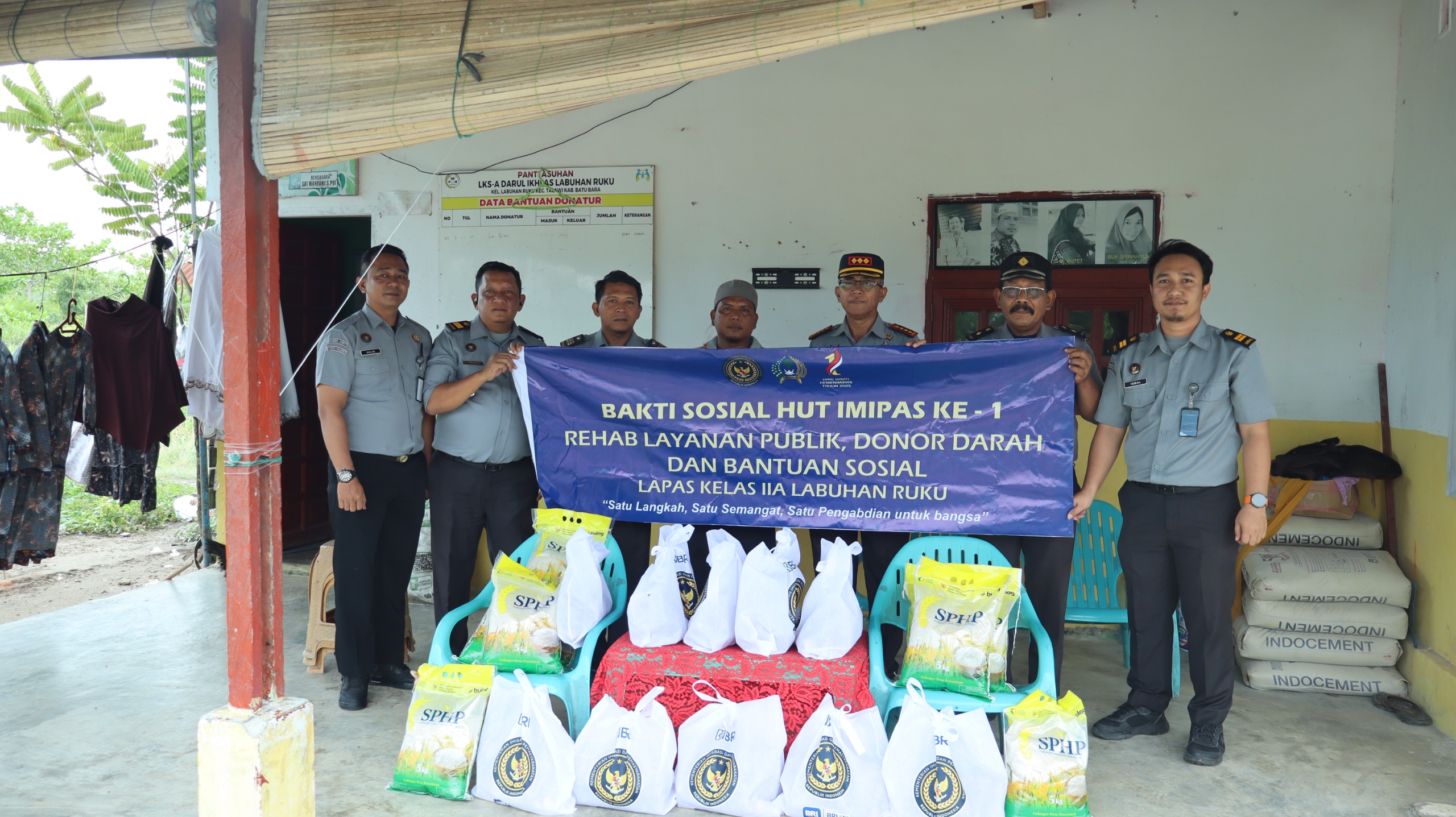 Lapas Labuhan Ruku Salurkan Paket Sembako ke Panti Asuhan