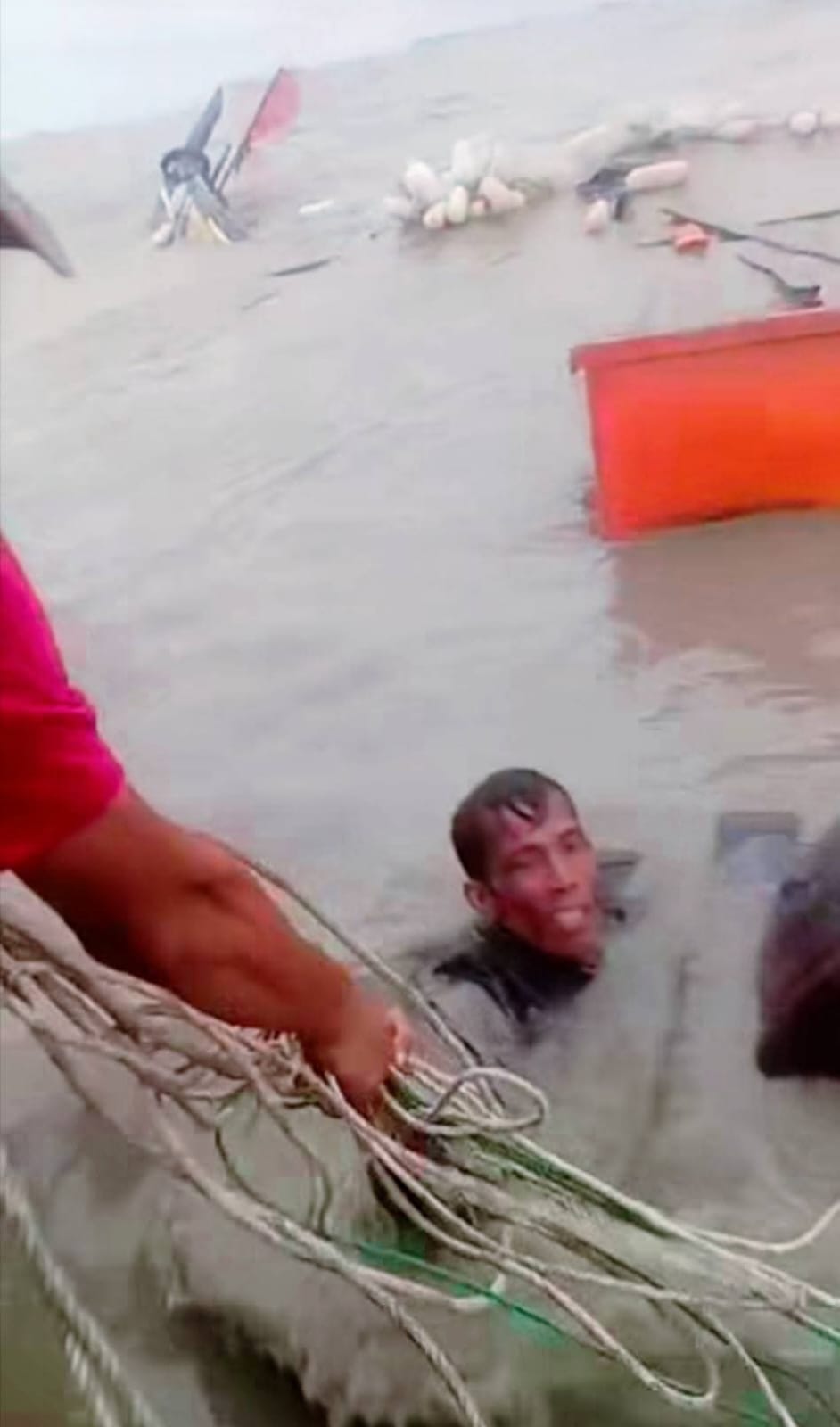 Bawa 10 Orang, Sampan Nelayan Tenggelam Diperairan Batubara