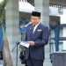 Hendri Yanto Sitorus membacakan amanat Mendikdasmen pada upacara peringatan Hari Guru. 