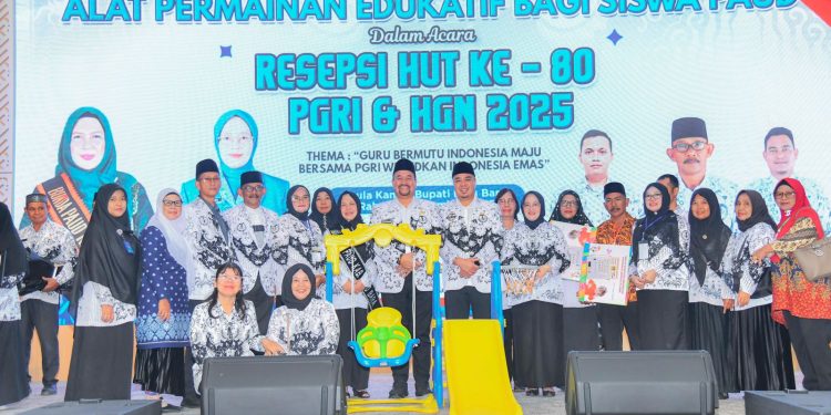 Bupati Batubara Hadiri Perayaan HUT ke 80 PGRI dan Hari Guru