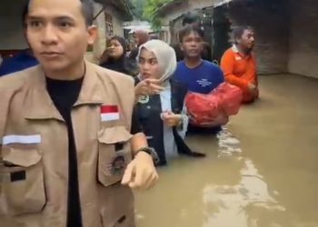 Yayasan Bintang Ceria Bagikan 15.000 Paket Makanan Kepada Korban Banjir