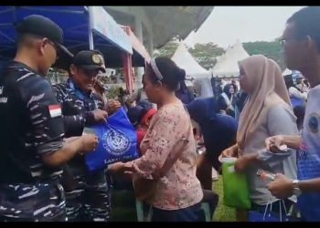 TNI AL Galang Donasi Korban Banjir Dalam Hut  Armada