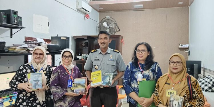 Lapas Labuhan Ruku Terima Bantuan Buku dari Dua Perpustakaan 