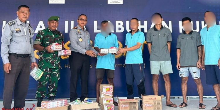 Lapas Labuhan Ruku Distribusikan Perlengkapan Mandi