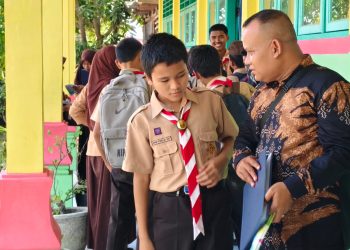 Gerakan Ayah Mengambil Raport Anak di Asahan Disambut Antusias
