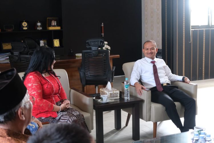 Walikota Tanjungbalai Terima Audiensi Panitia Natal Bersama