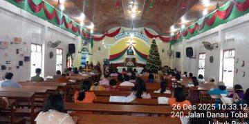 Bhabinkamtibmas Polsek Padang Hulu Amankan Ibadah Natal di Gereja HKI Marturia