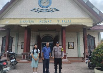 Personel Polres Tanjungbalai Amankan Gereja 