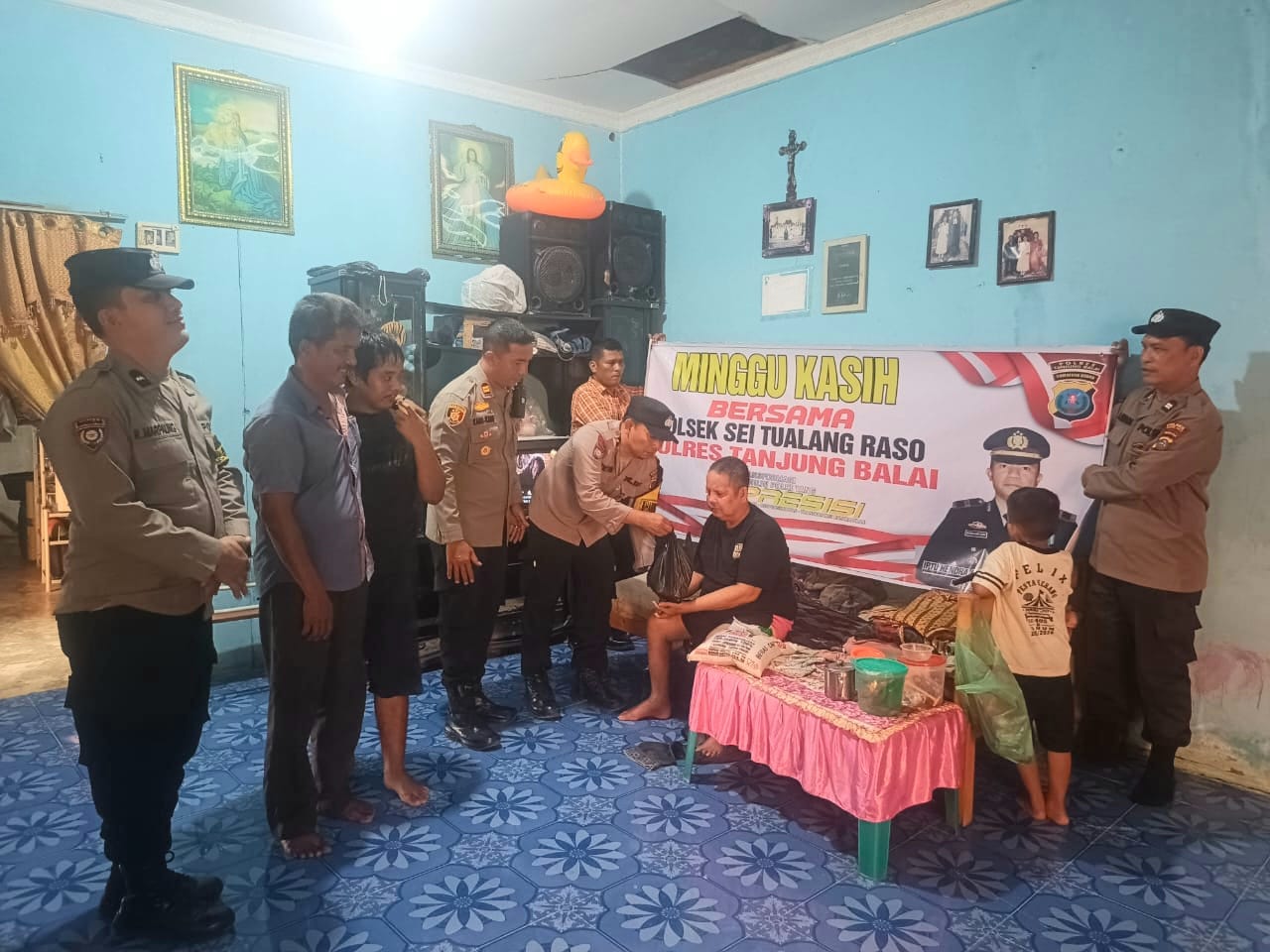 Personel Polsek Sei Tualang Raso Gelar 'Minggu Kasih'
